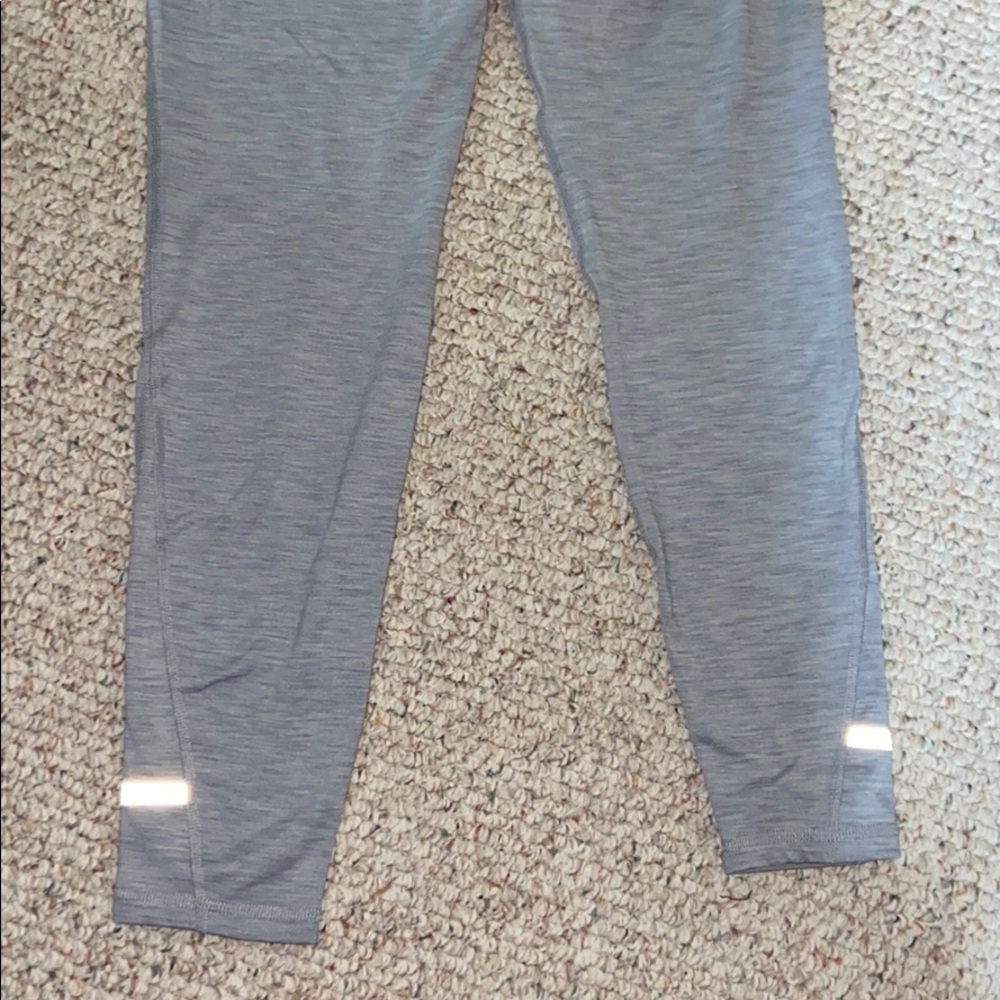Old navy active leggings - Picture 4 of 4